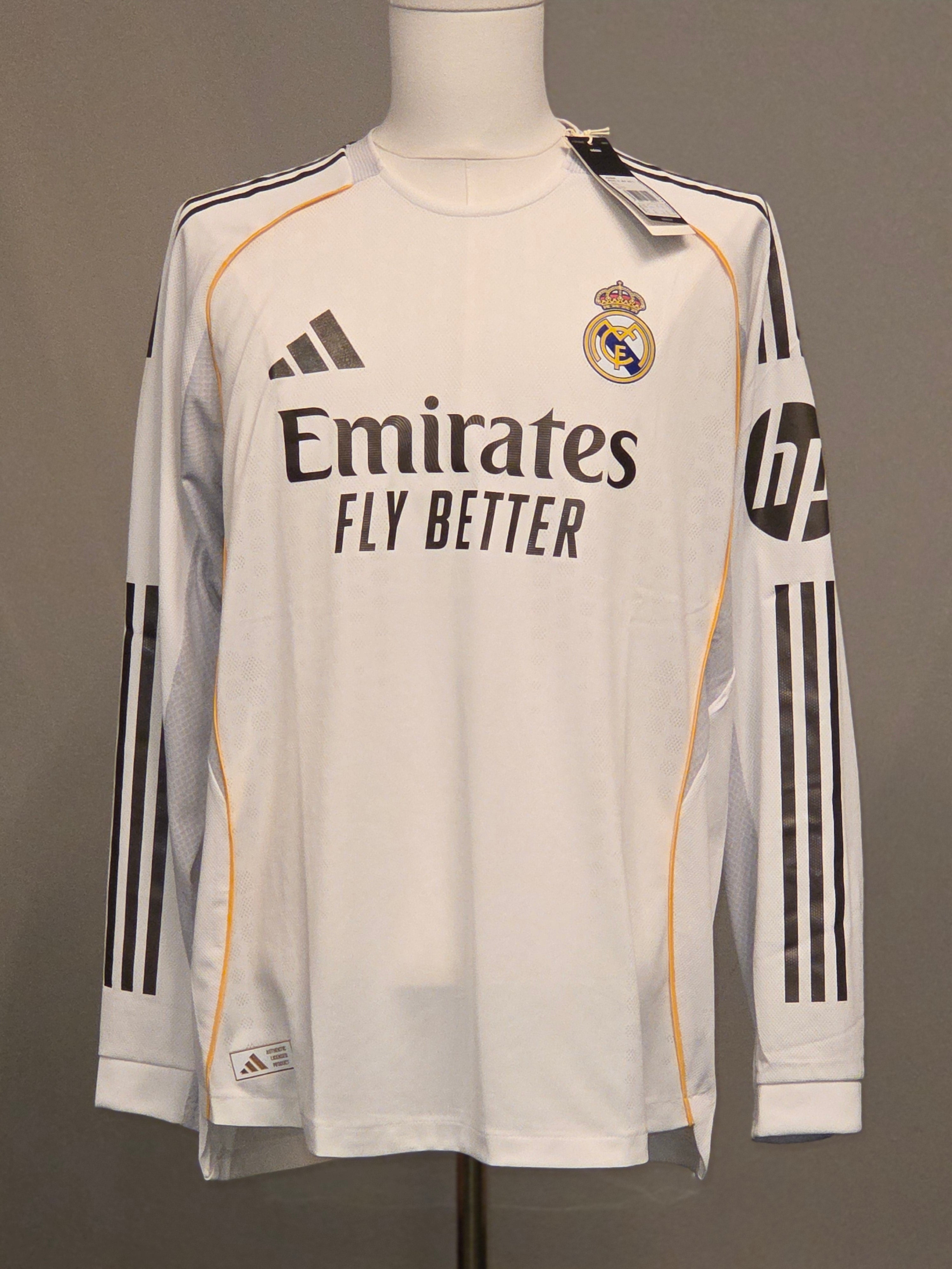 Real Madrid 25/26 Home kit XL (BNWT)