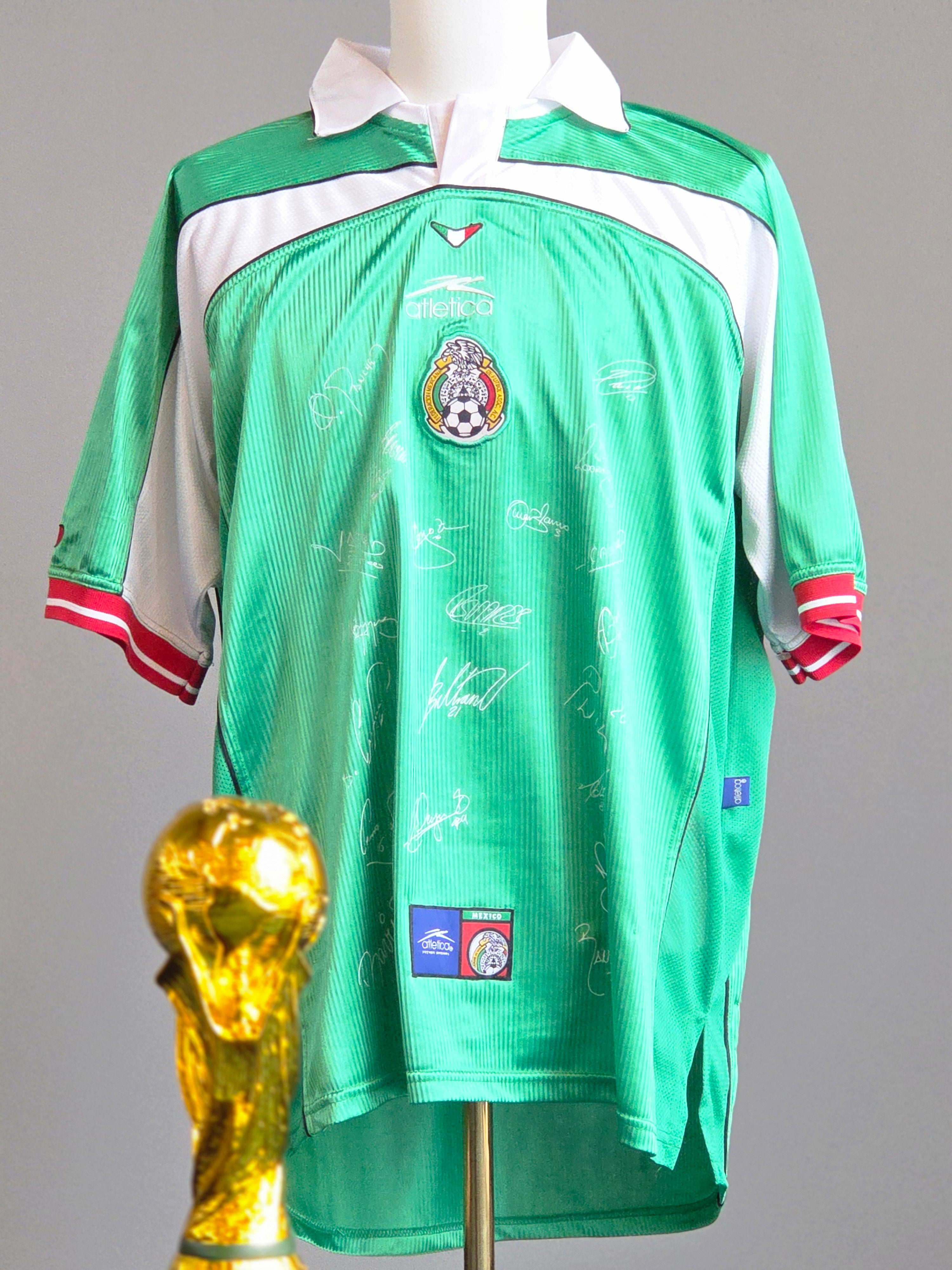 Mexico 2001 Home Kit XL (9/10) Signatures