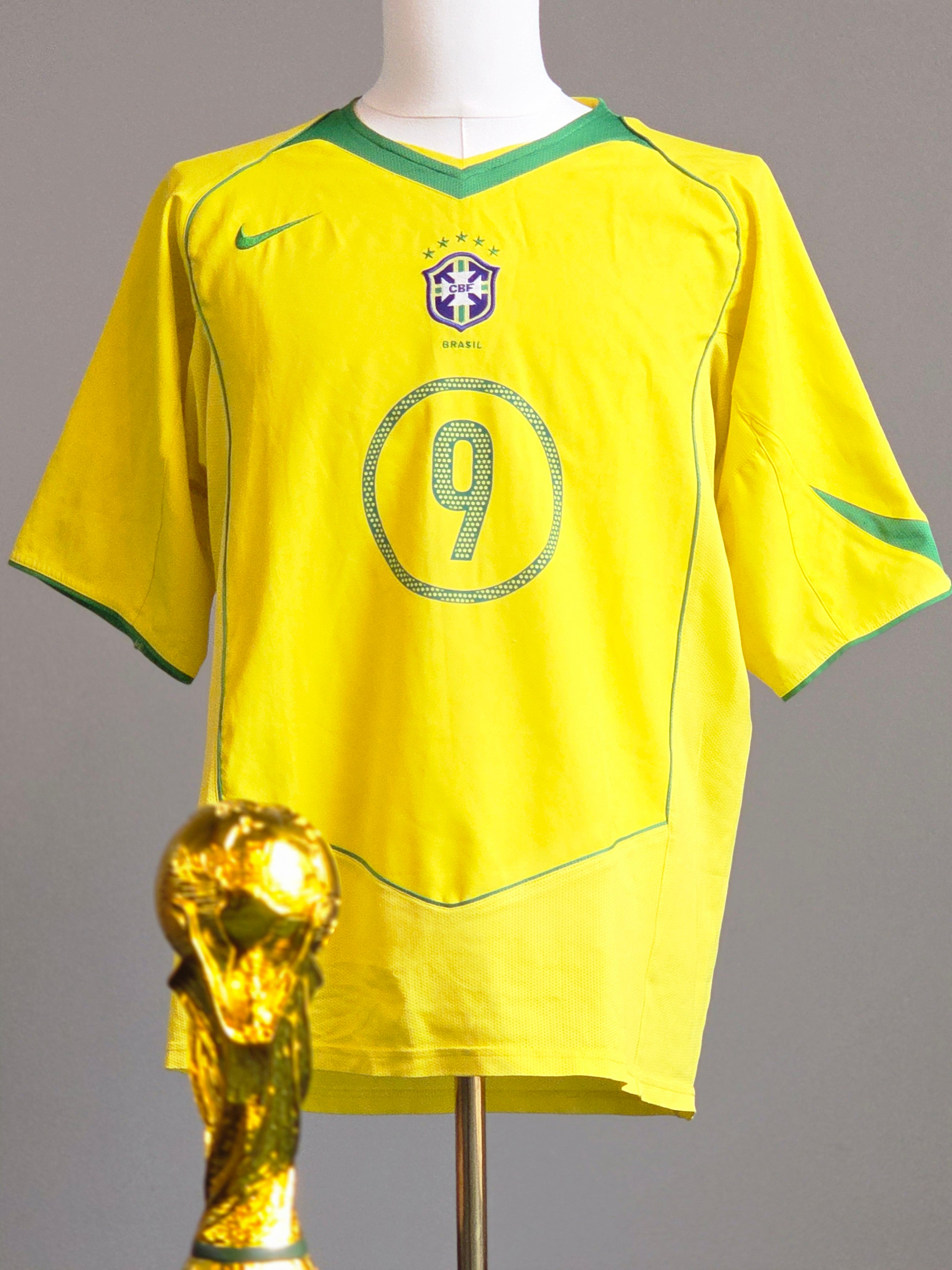 Brazil 2004 Home kit Ronaldo XL (8/10)