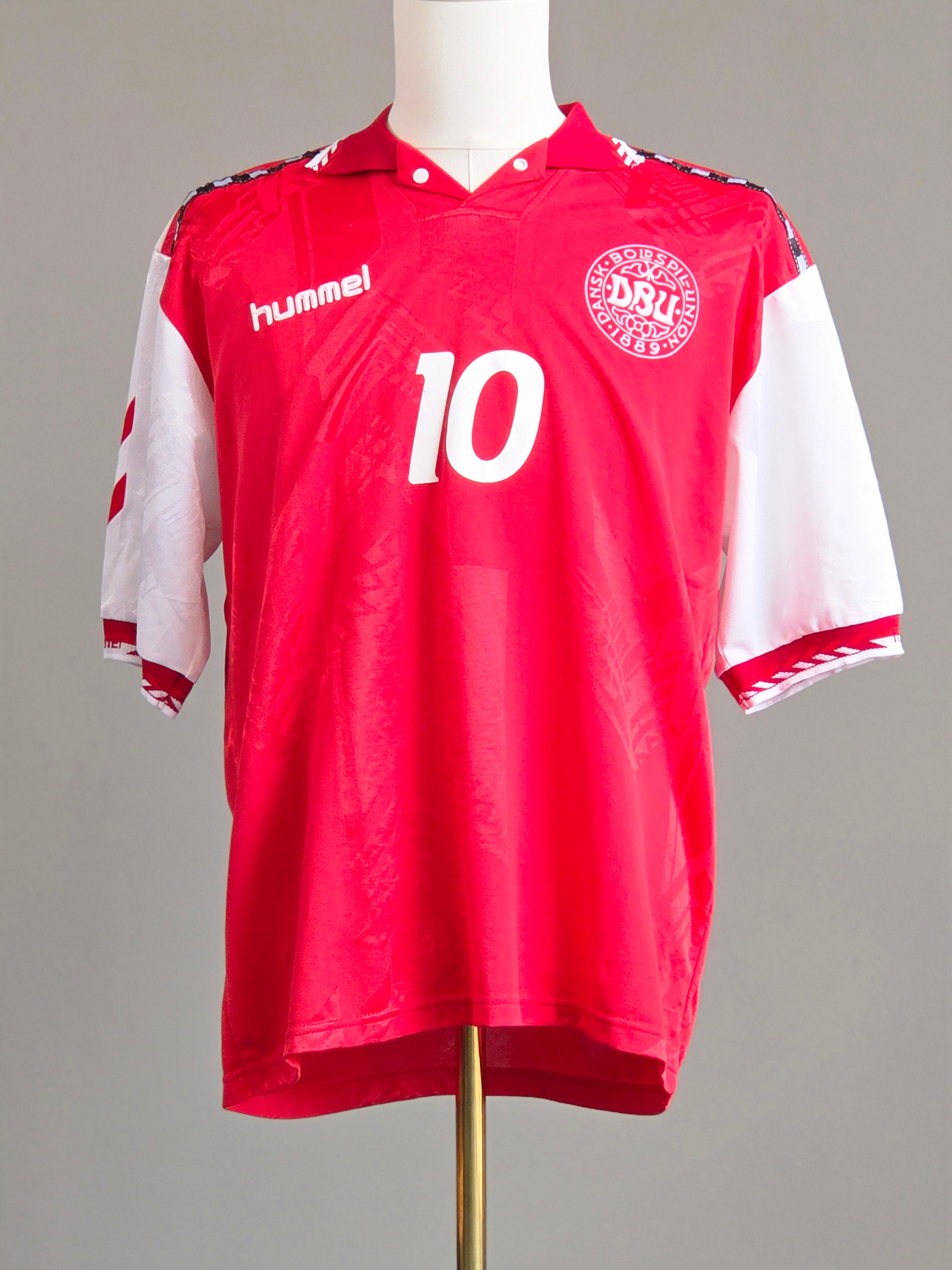 Denmark 1996 Home Kit L Laudrup (9/10)
