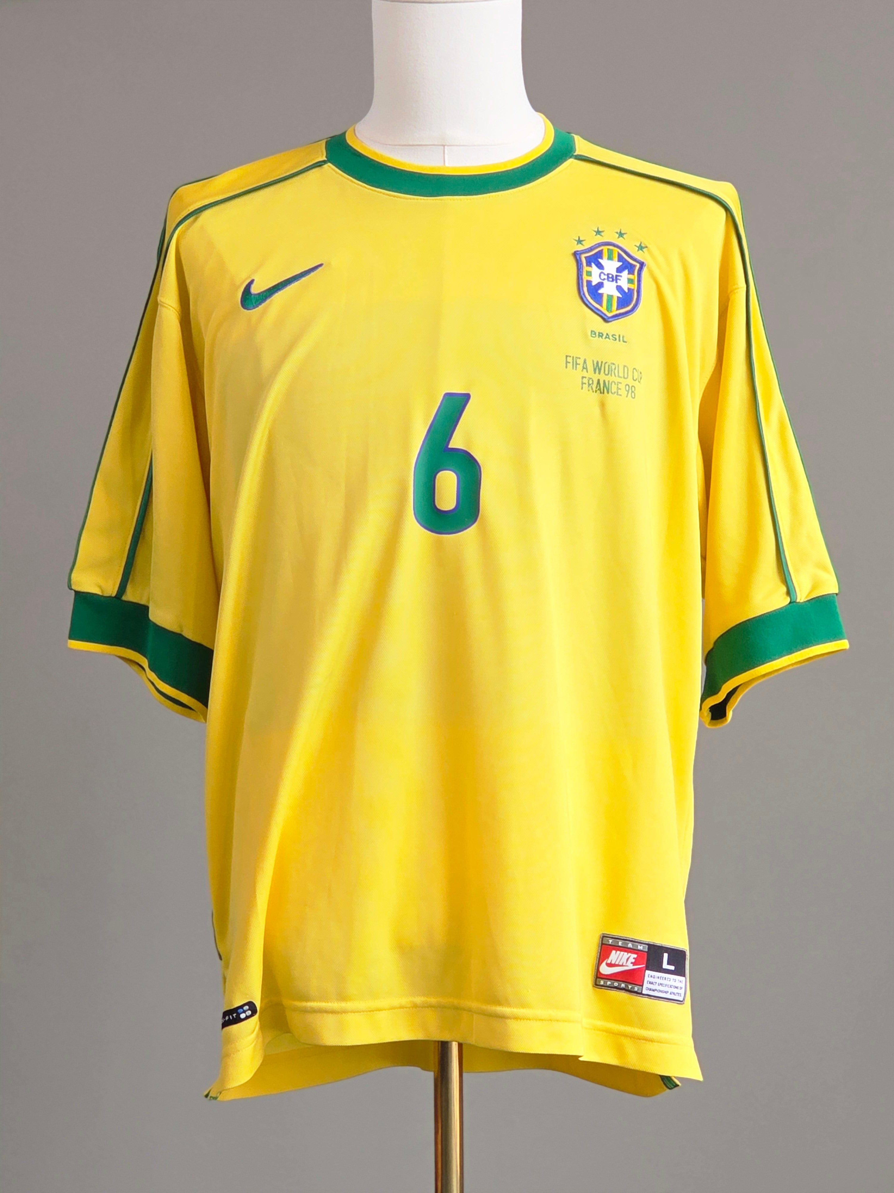 Brazil 1998 Home Kit L Roberto Carlos (8/10)